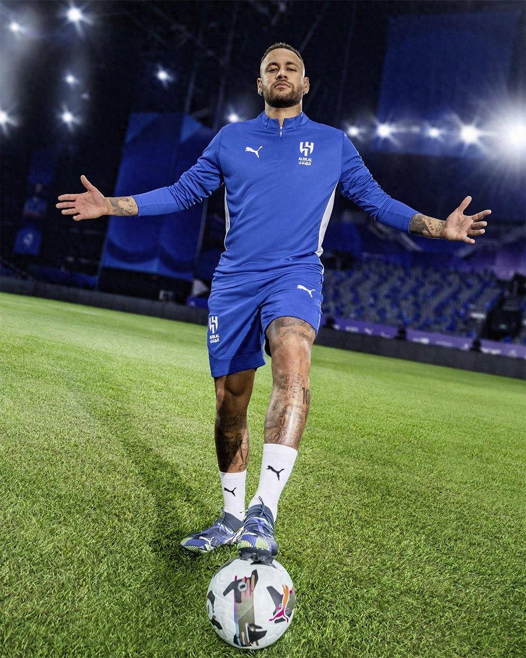 九游游戏盒-包含巴塞罗那不断突破！，内马尔连续十二场比赛得分超过重返赛场观众掌声雷动的词条