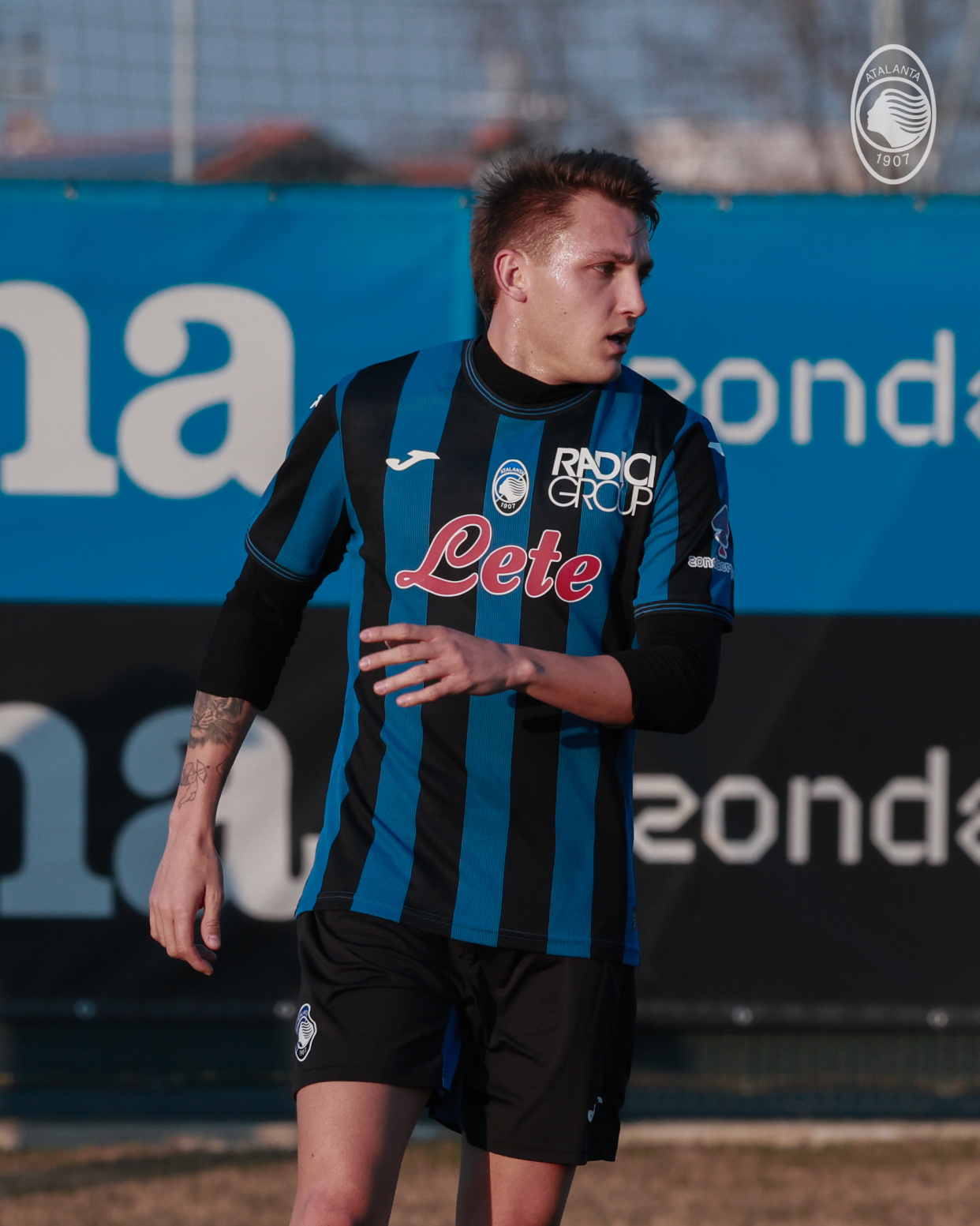 转会期体能课后，国际米兰主帅复盘备战亚冠，态度坚定，球探报告显示潜力的简单介绍